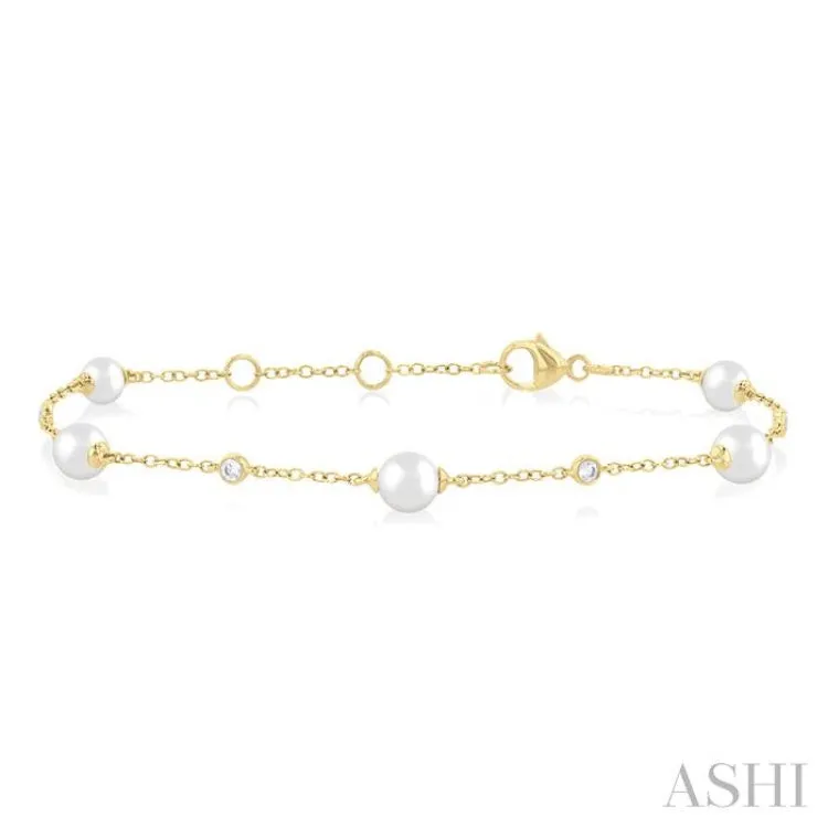 1/6 Ctw 5 MM Cultured Pearl and Round Cut Diamond Fashion Station Bracelet in 14K Yellow Gold