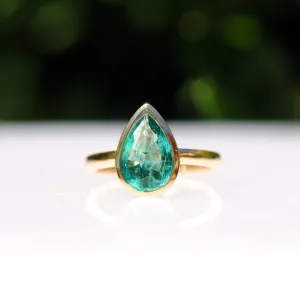 18k Yellow Gold 2.93 Carat Emerald Teardrop Ring