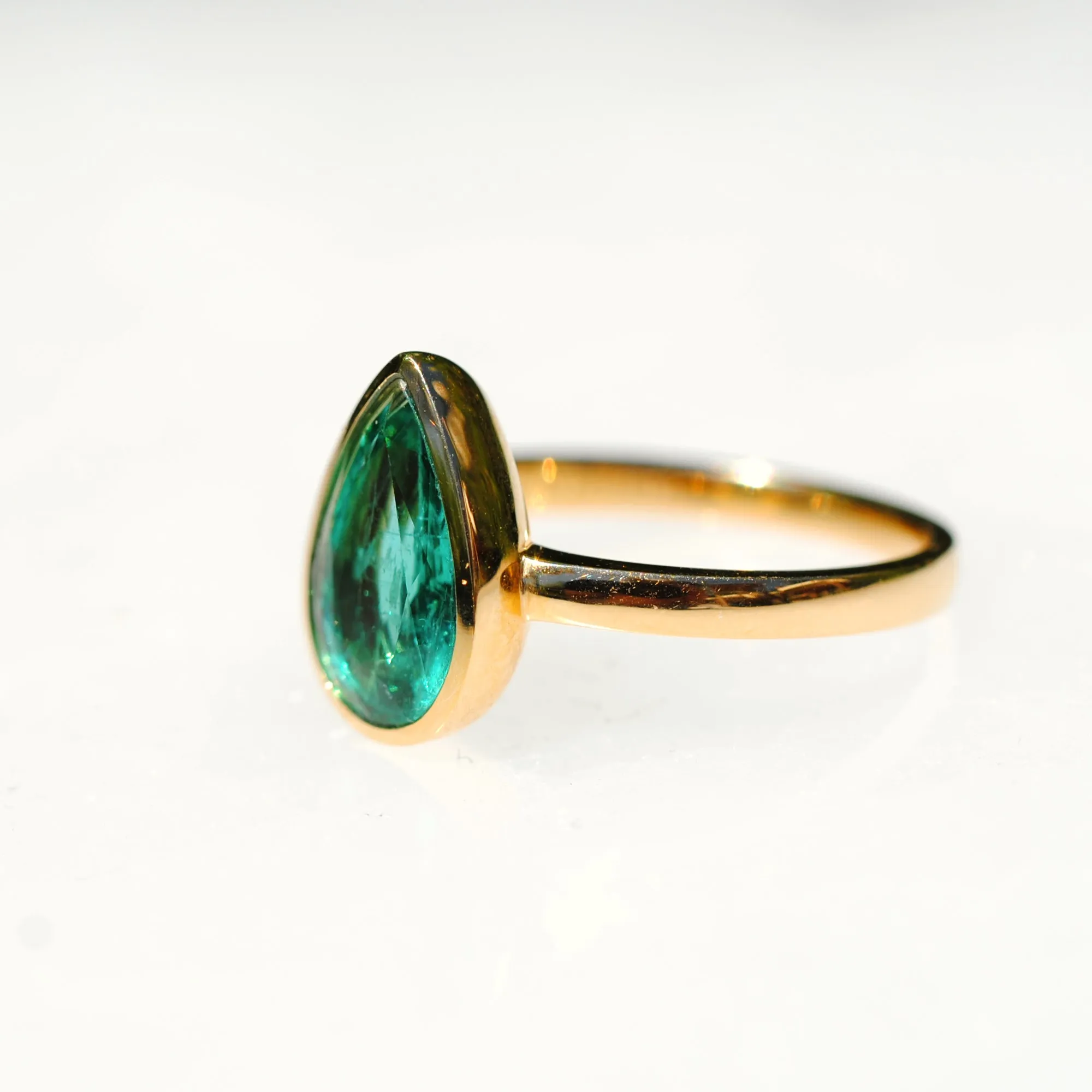 18k Yellow Gold 2.93 Carat Emerald Teardrop Ring