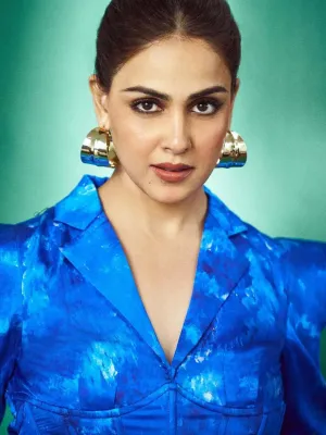 Genelia Deshmukh In Crunchy Fashion Gold Toned Contemporary Hoops