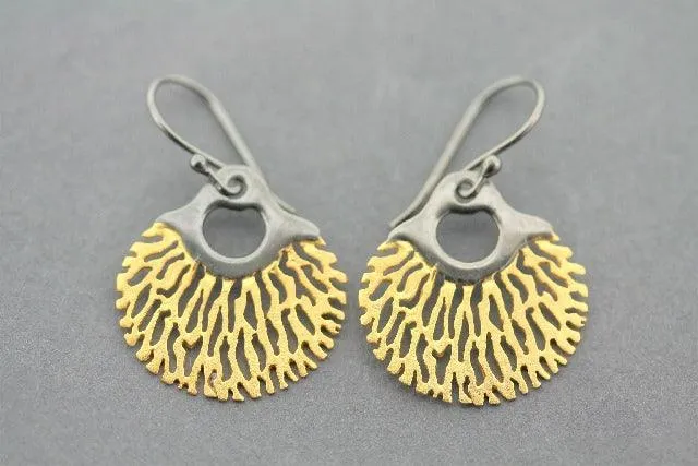 Lace-coral disc earring - 22Kt gold over silver