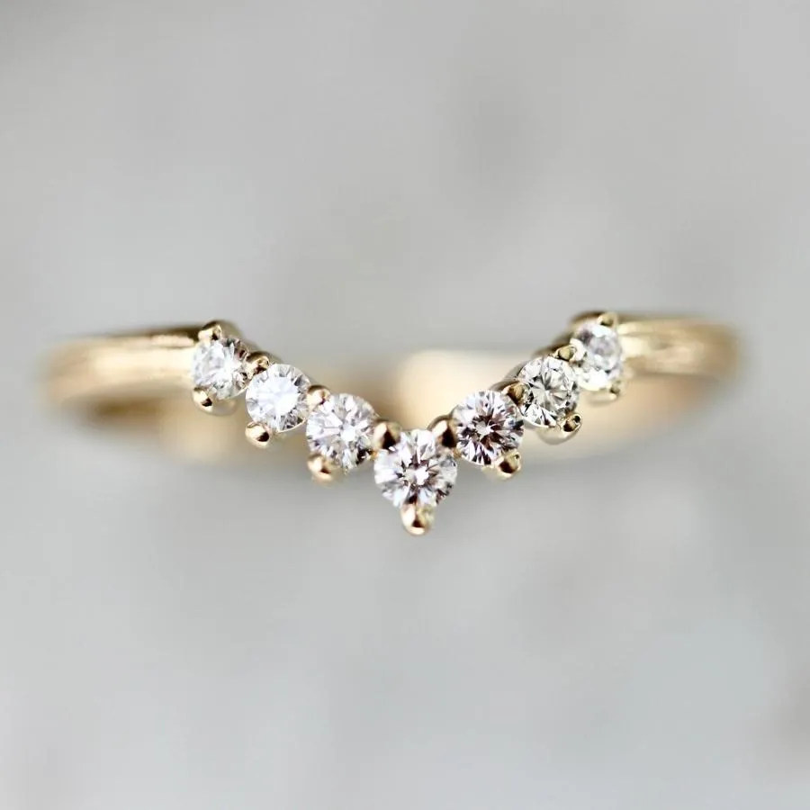 Lune V Shaped Tiara Diamond Band