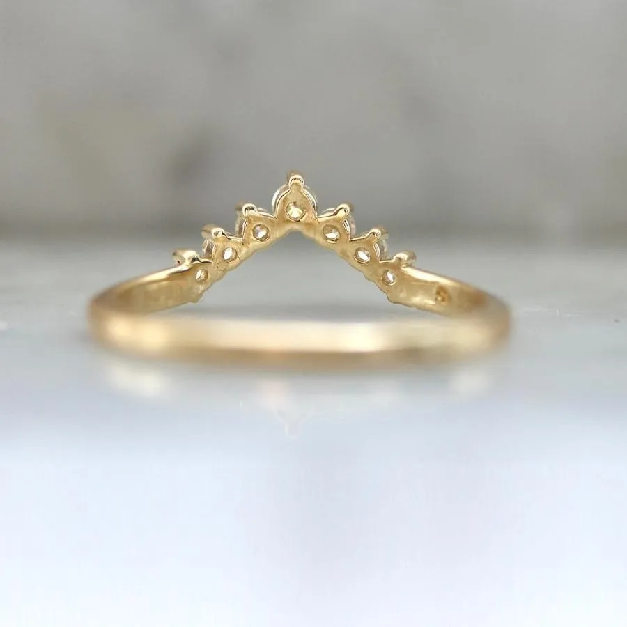 Lune V Shaped Tiara Diamond Band