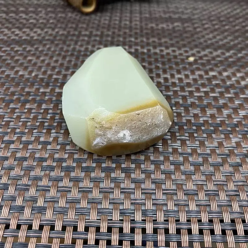 Natural Hetian Jade Rough Nephrite Raw (105g,6.3X4.7X1.8cm)