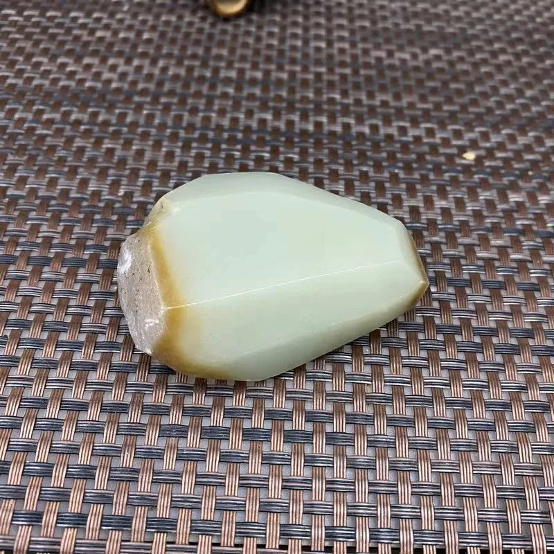 Natural Hetian Jade Rough Nephrite Raw (105g,6.3X4.7X1.8cm)