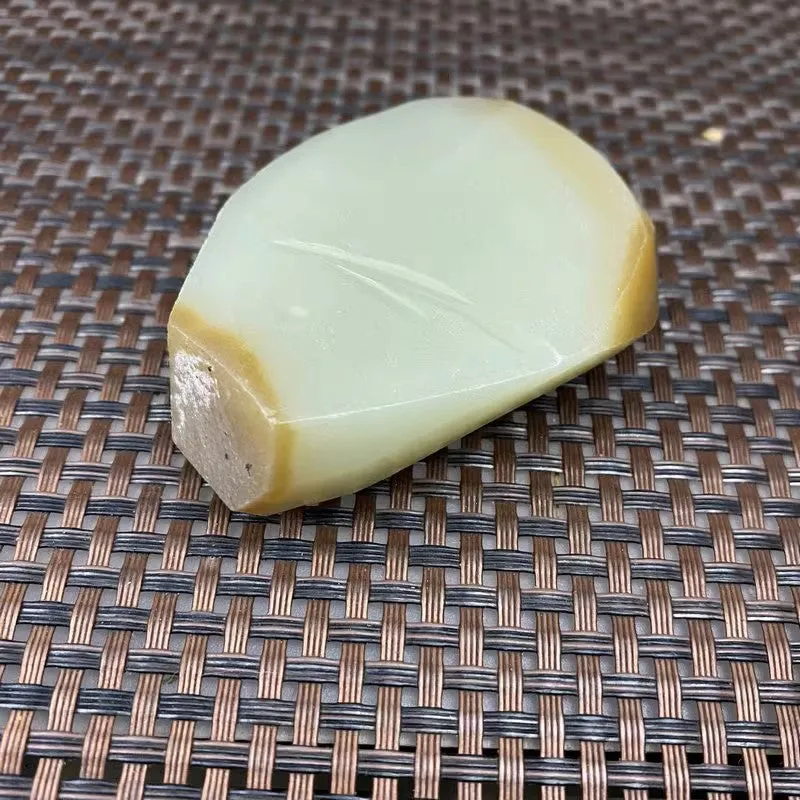 Natural Hetian Jade Rough Nephrite Raw (105g,6.3X4.7X1.8cm)