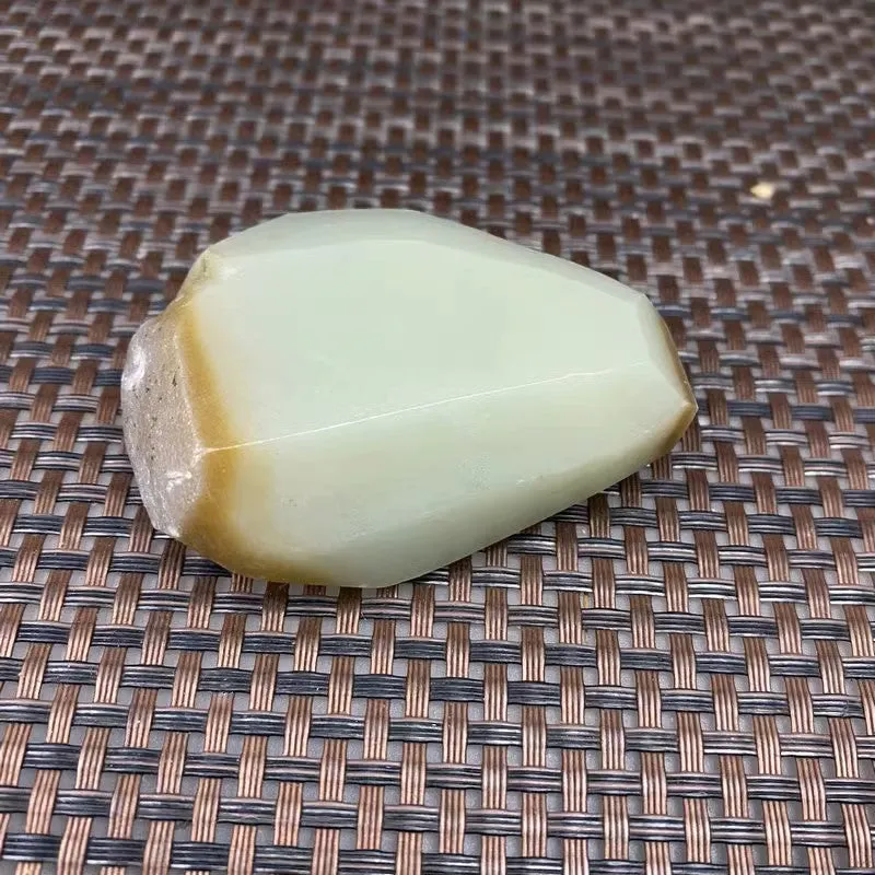 Natural Hetian Jade Rough Nephrite Raw (105g,6.3X4.7X1.8cm)