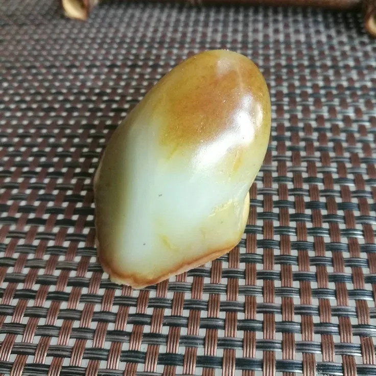 Natural Hetian Jade Rough Nephrite Raw (113g, 3.5X3.5X2cm)