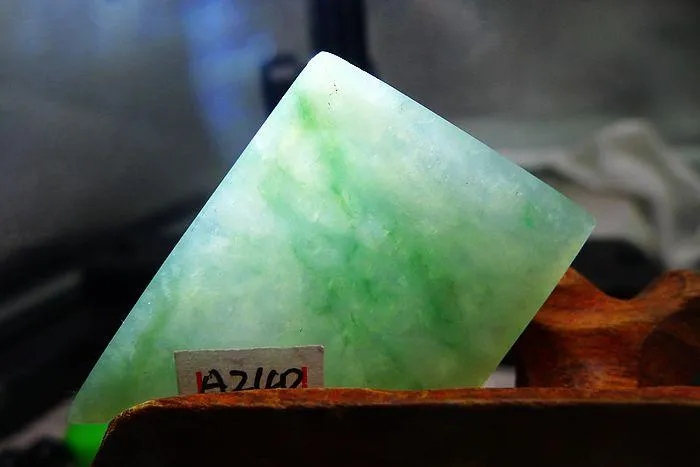 Natural Jade Rough Jadeite Raw (10g,3.5X2.9X0.4cm)