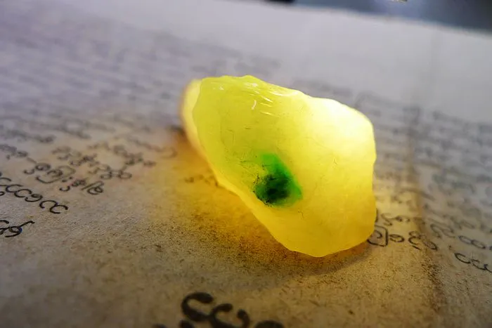 Natural Jade Rough Jadeite Raw (22g,4.1X2.2X1.3cm)