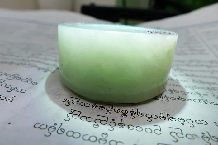 Natural Jade Rough Jadeite Raw (65g,3.7X1.8cm)