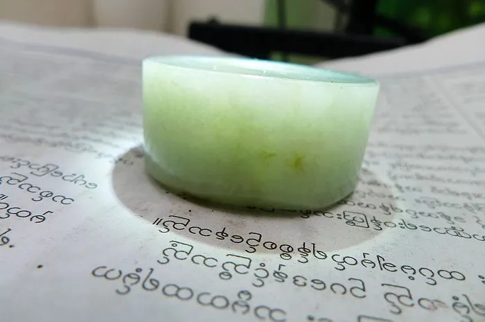 Natural Jade Rough Jadeite Raw (65g,3.7X1.8cm)