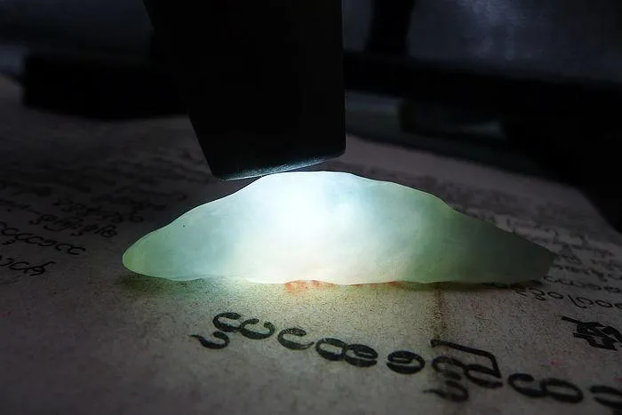 Natural Jade Rough Jadeite Raw (8.5g,4.7X1.4X0.95cm)