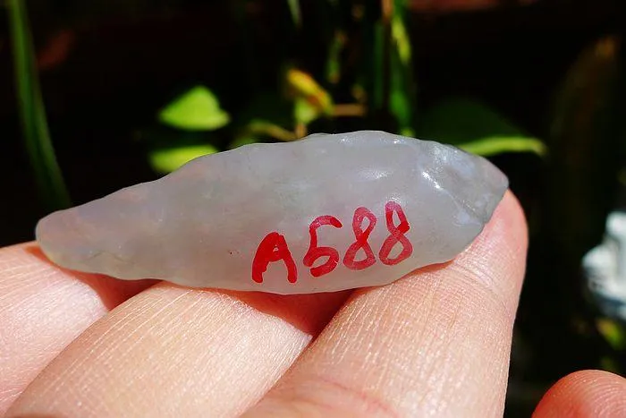 Natural Jade Rough Jadeite Raw (8.5g,4.7X1.4X0.95cm)