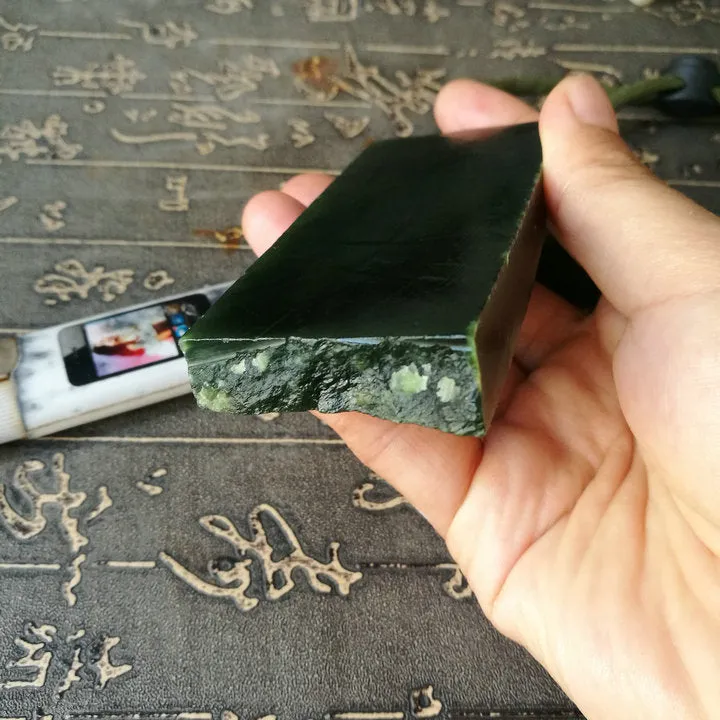 Natural Kunlun Jade Rough Nephrite Raw (113g, 8.5X4X1cm)