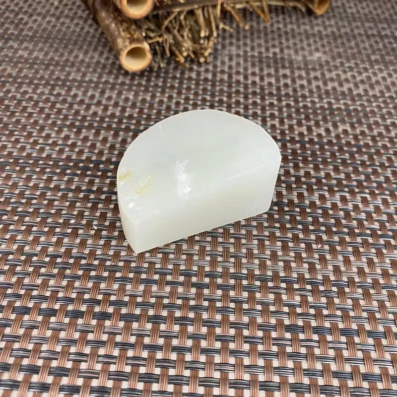 Natural Kunlun Jade Rough Nephrite Raw (119g,5.3X3.6X2.8cm)