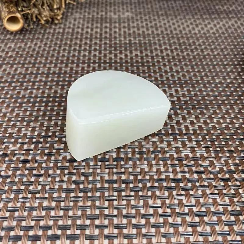 Natural Kunlun Jade Rough Nephrite Raw (119g,5.3X3.6X2.8cm)