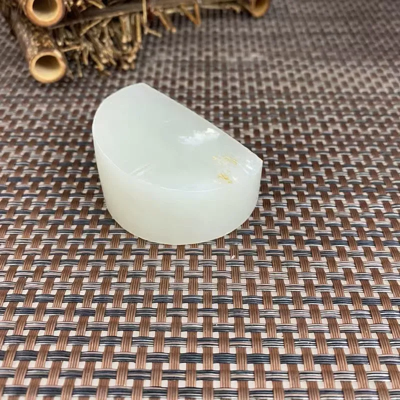 Natural Kunlun Jade Rough Nephrite Raw (119g,5.3X3.6X2.8cm)