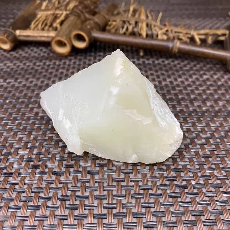 Natural Kunlun Jade Rough Nephrite Raw (126g,7.5X4.5X3.1cm)