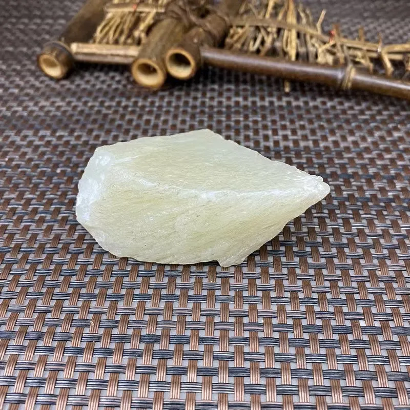 Natural Kunlun Jade Rough Nephrite Raw (126g,7.5X4.5X3.1cm)