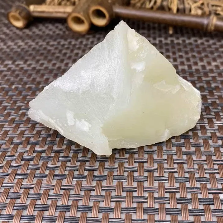 Natural Kunlun Jade Rough Nephrite Raw (126g,7.5X4.5X3.1cm)