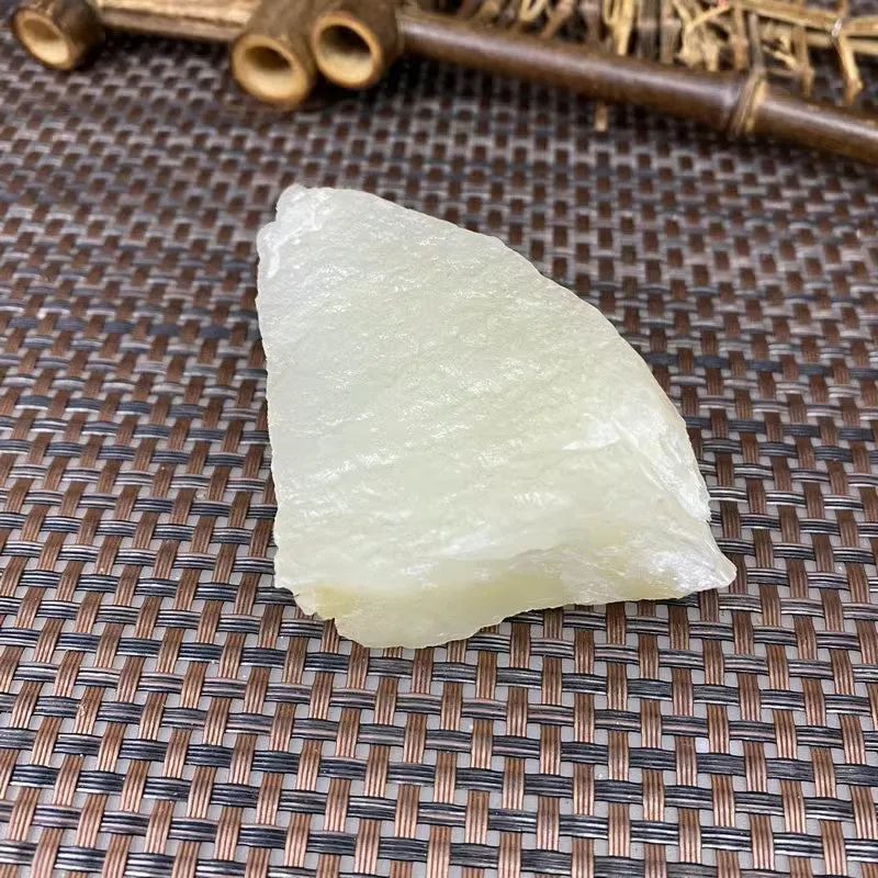 Natural Kunlun Jade Rough Nephrite Raw (126g,7.5X4.5X3.1cm)