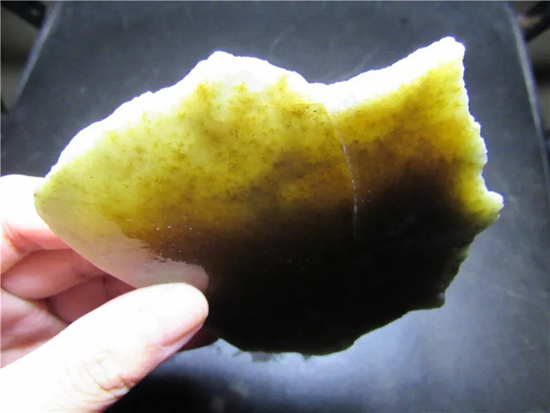 Natural Kunlun Jade Rough Nephrite Raw (148.02g, 108X85X13mm)