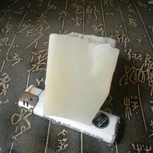 Natural Kunlun Jade Rough Nephrite Raw (322g, 6X5.7X4cm)