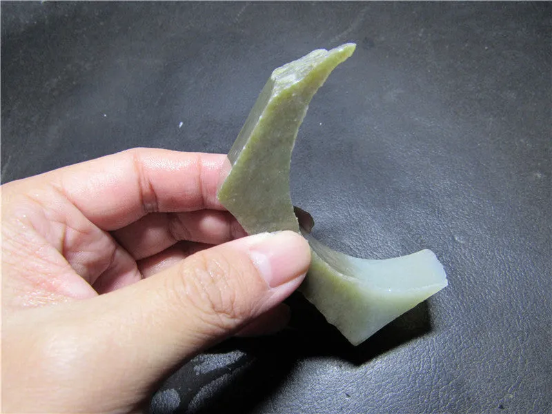 Natural Kunlun Jade Rough Nephrite Raw (64.84g, 75X47X20mm)