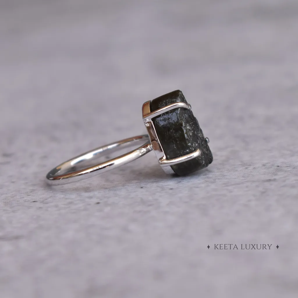 Raw Magic - Labradorite Ring