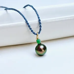 Tahitian pearl and emerald in gold pendant charm