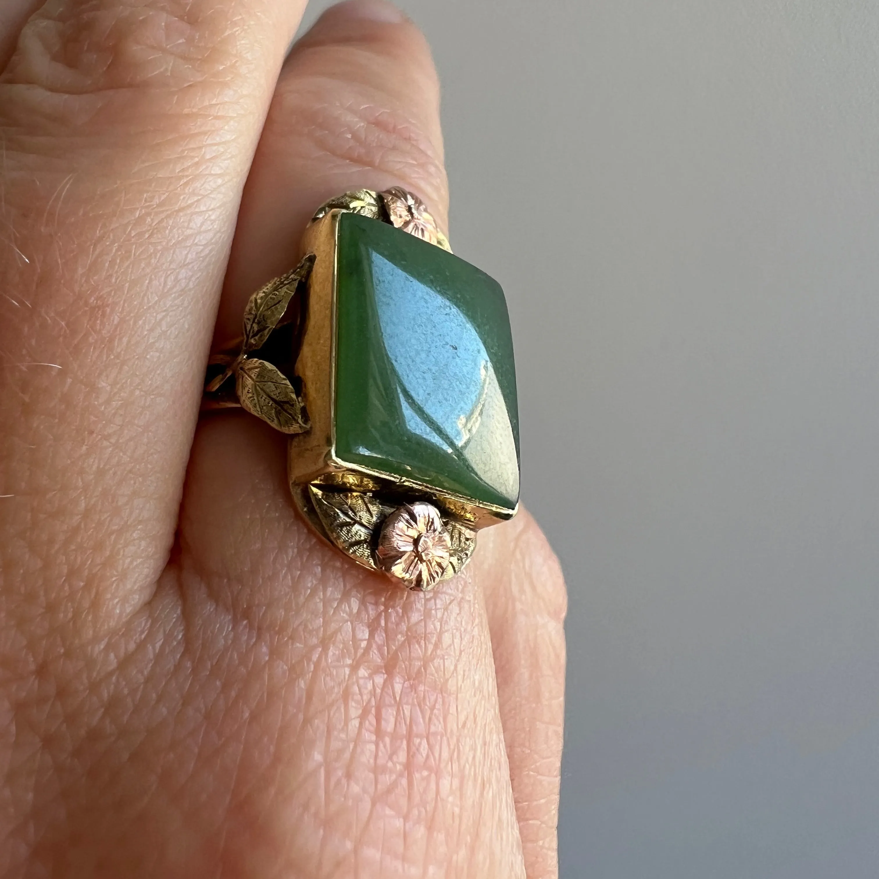 V I N T A G E // summer picnic ring / 10k yellow gold rose gold flowers and jade / size 5.5