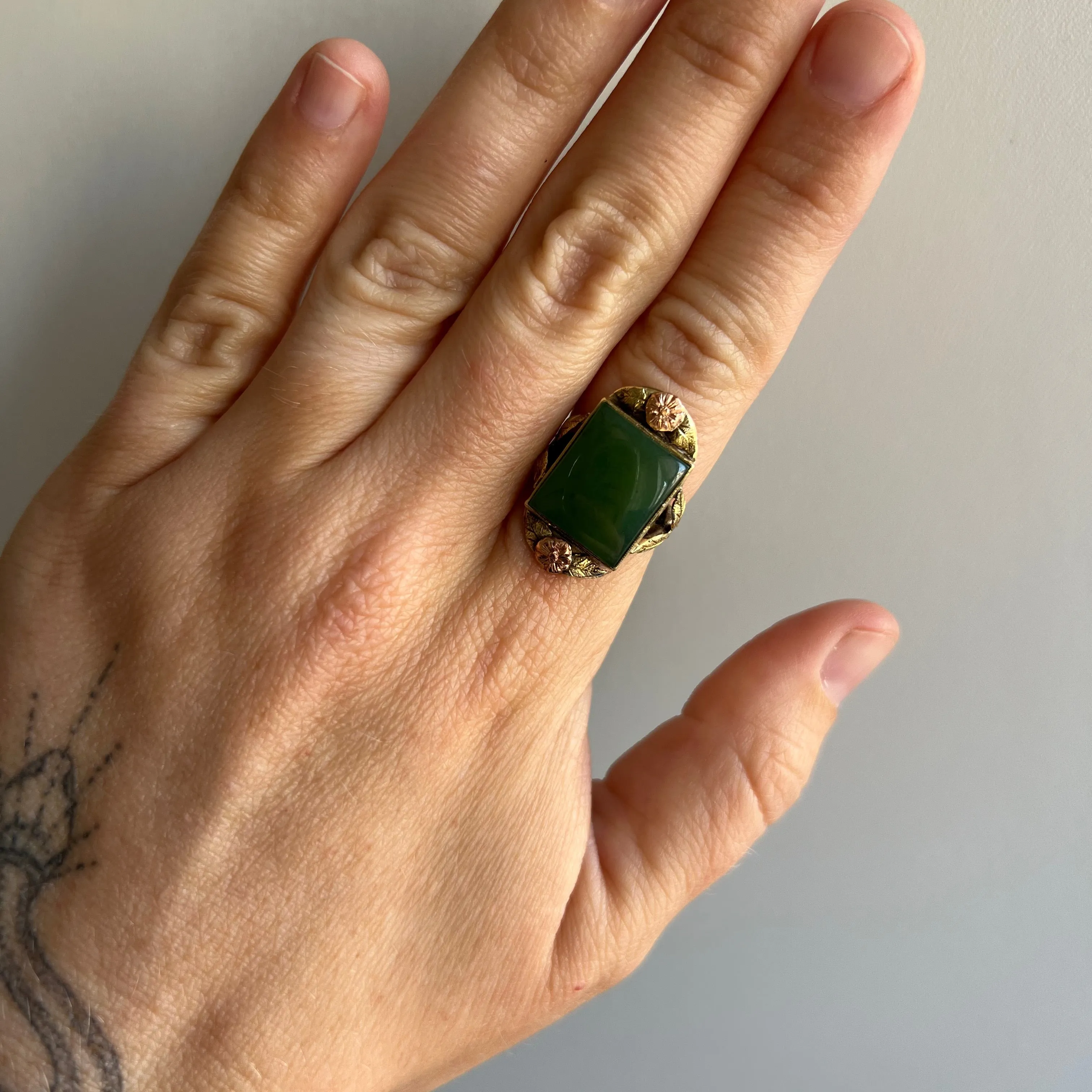 V I N T A G E // summer picnic ring / 10k yellow gold rose gold flowers and jade / size 5.5