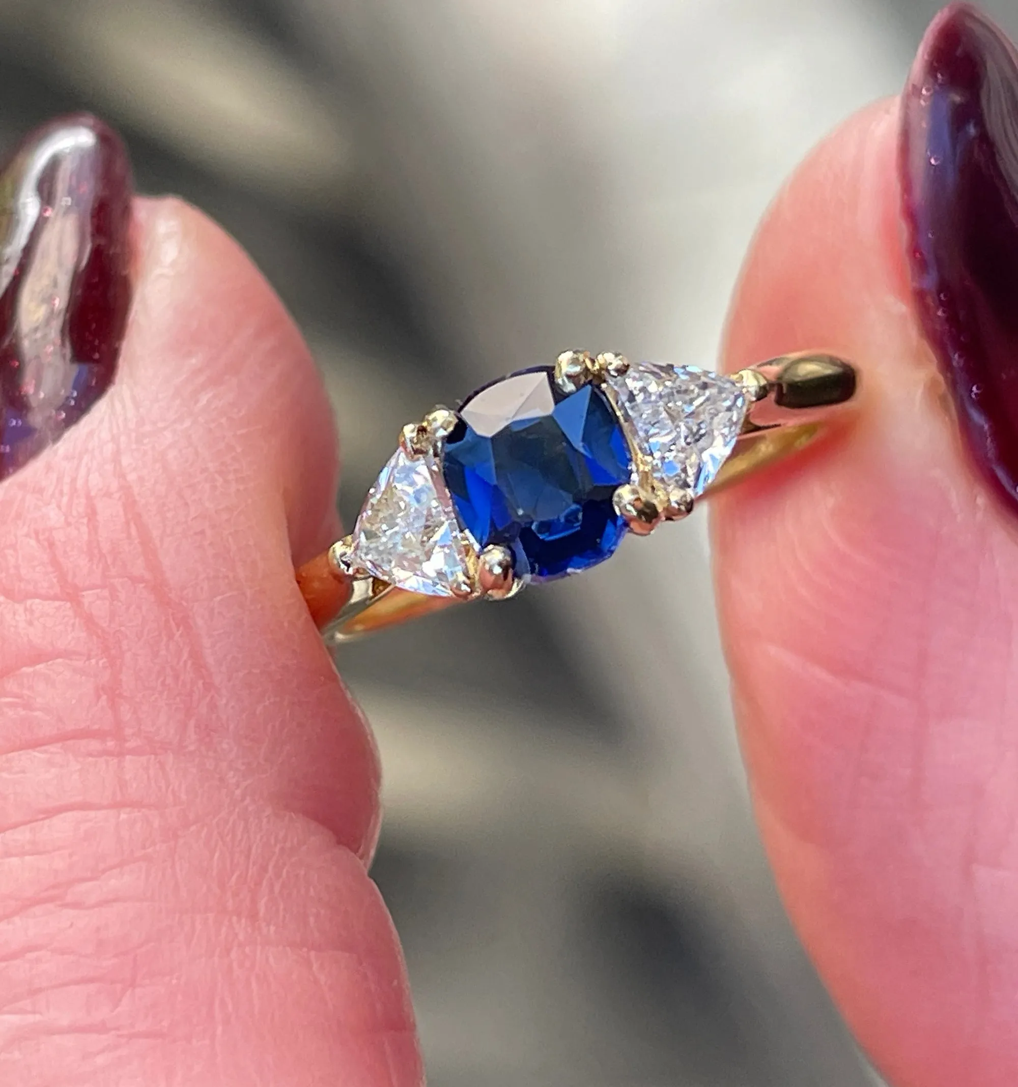 Vintage Van Cleef & Arpels GIA 1.39ctw No-Heat Blue Sapphire and Diamond 3 Stone 18k Yellow Gold Ring