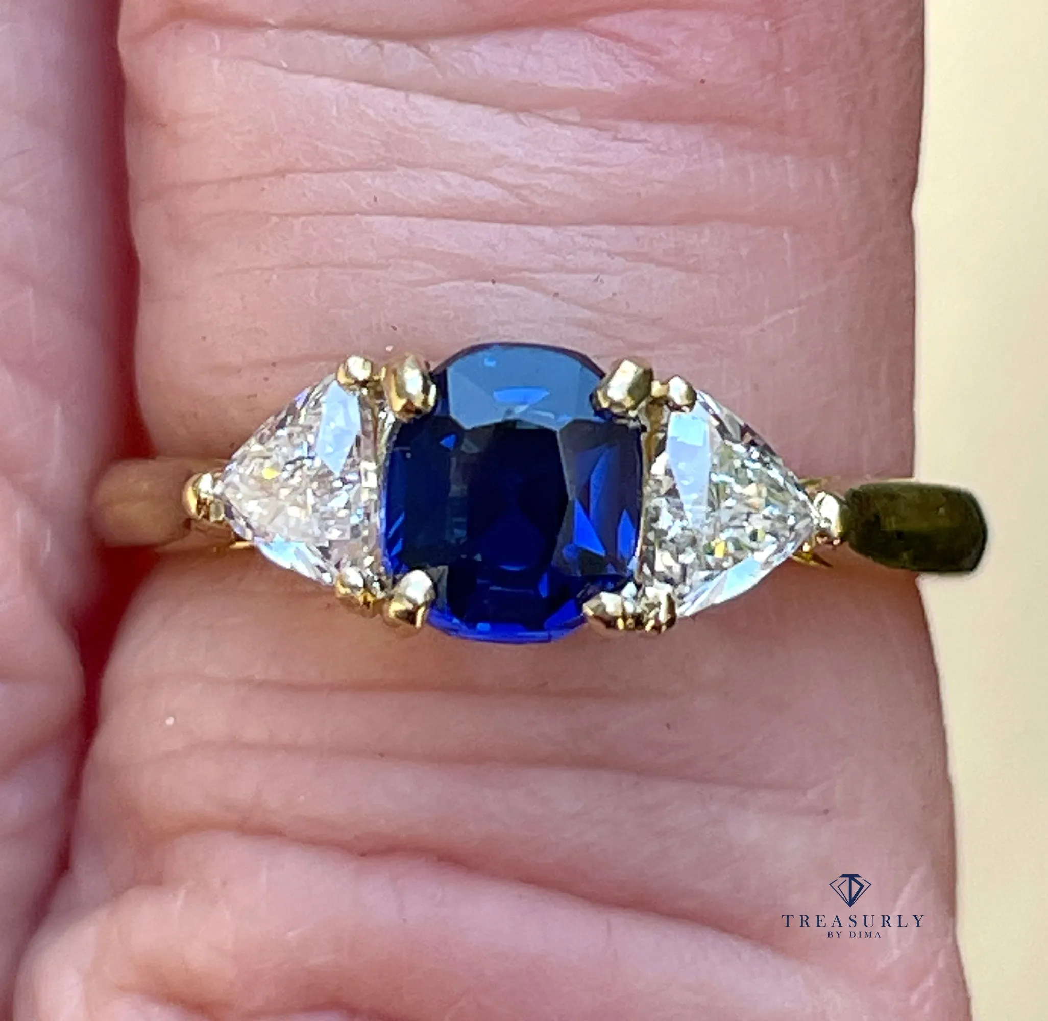 Vintage Van Cleef & Arpels GIA 1.39ctw No-Heat Blue Sapphire and Diamond 3 Stone 18k Yellow Gold Ring