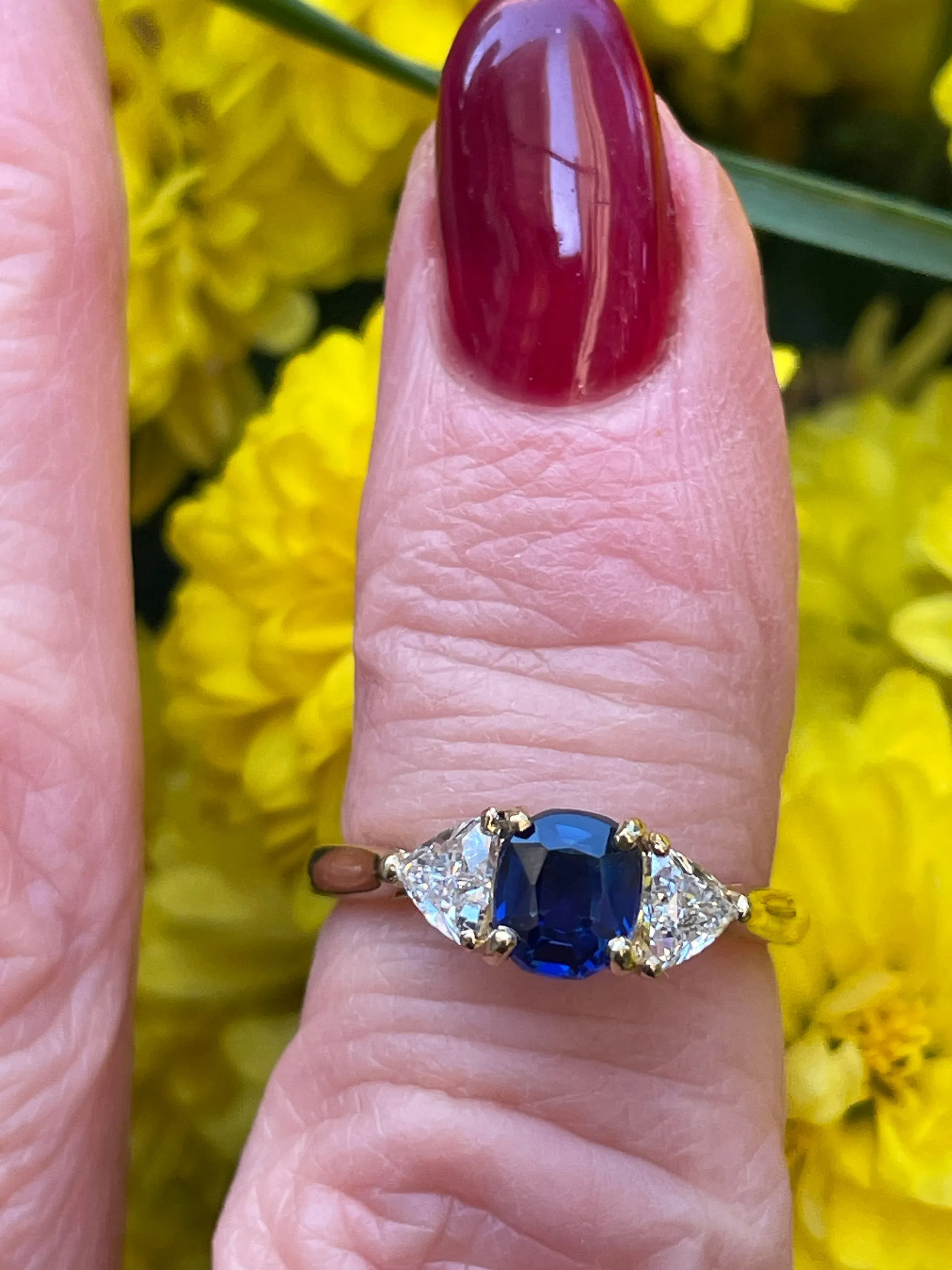 Vintage Van Cleef & Arpels GIA 1.39ctw No-Heat Blue Sapphire and Diamond 3 Stone 18k Yellow Gold Ring