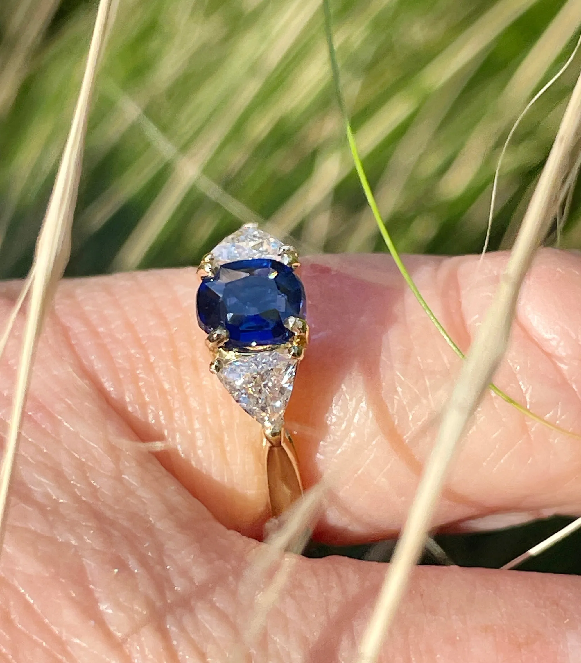 Vintage Van Cleef & Arpels GIA 1.39ctw No-Heat Blue Sapphire and Diamond 3 Stone 18k Yellow Gold Ring