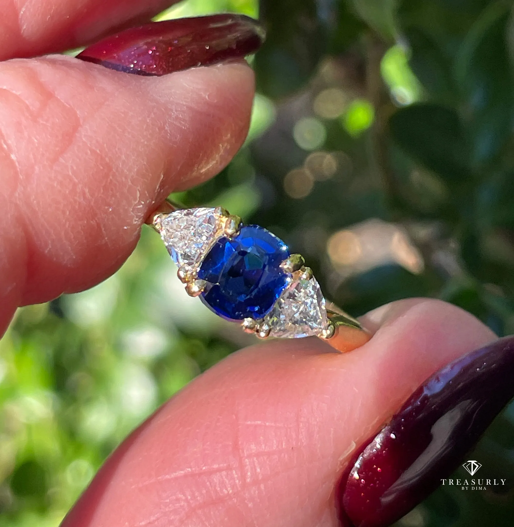 Vintage Van Cleef & Arpels GIA 1.39ctw No-Heat Blue Sapphire and Diamond 3 Stone 18k Yellow Gold Ring